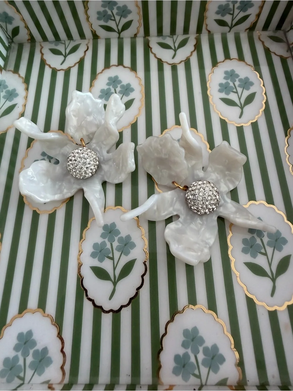 Mother of pearl small crystal lily earrings